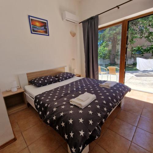 a bedroom with a bed with stars on it at D&D Rooms 2 in Pula