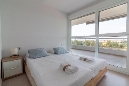 En eller flere senge i et værelse på Global Properties, Apartamento en Gran Canet de dos habitaciones