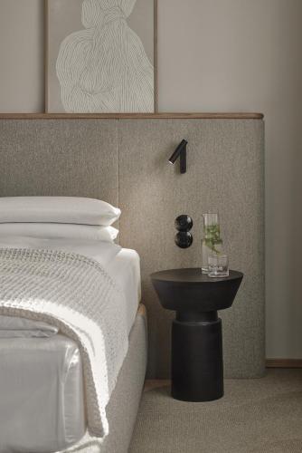 ADELANTE Boutique Hotelにあるベッド