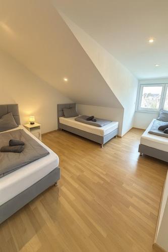 Postel nebo postele na pokoji v ubytování Modern Flat Karlsruhe - Waschmaschine, Fußbodenheizung, Regendusche