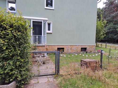 Κήπος έξω από το Süße Ferienwohnung am Waldrand
