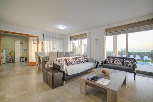 Postel nebo postele na pokoji v ubytování Villa Ca'n Tugores by Rentallorca