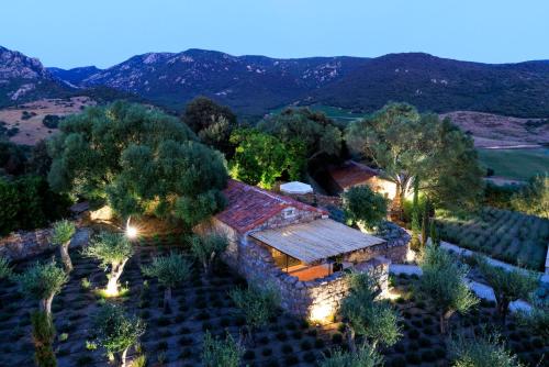 Vue générale sur la montagne ou vue sur la montagne depuis l'hôtel