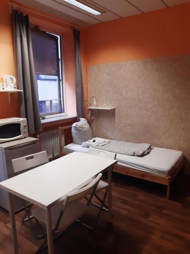 Katil atau katil-katil dalam bilik di 2-Rent Group Hostel Rooms&Apartments GKP2