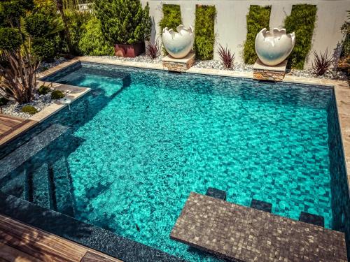 Bazén v ubytování Villa Evasion -Luxe & Confort en Charente-Maritime nebo v jeho okolí