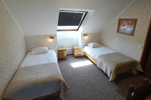 a bedroom with two beds and a window in it at Ränduri Guesthouse in Võru