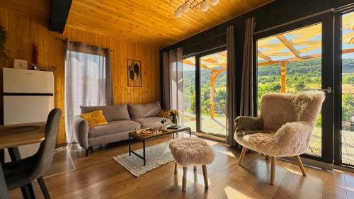a living room with a couch and a table at Varadeo Hill Resort in Şuncuiuş