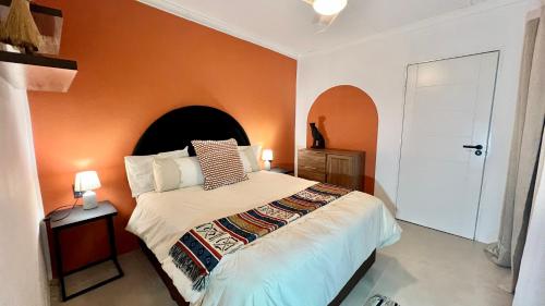 Postel nebo postele na pokoji v ubytování LoerieRoep Estate - Mountainview Selfcatering Accommodation Nelspruit