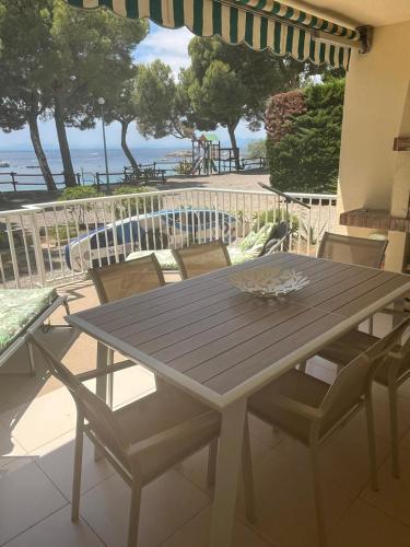 Apartamento con acceso directo a la playa AV-39