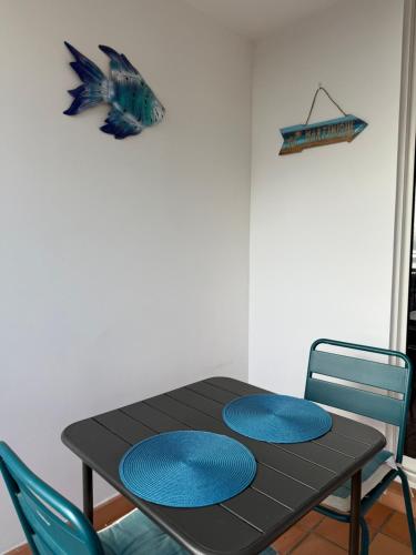 Coin salon dans l'établissement Appartement Vue mer à 2 minutes à pied des plages Tartane