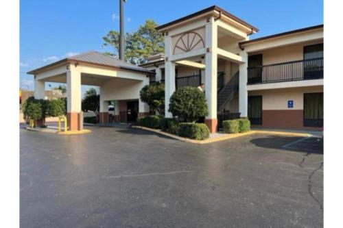 a parking lot in front of a building at Motel 6 Laurel, MS in Laurel