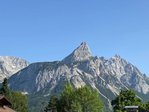 Pemandangan gunung umum atau pemandangan gunung yang diambil dari chalet