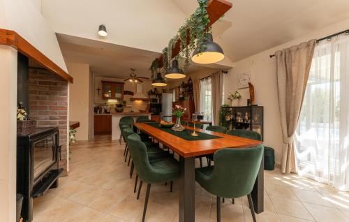 Fotografie z fotogalerie ubytování Stunning Home In Donji Zemunik v destinaci Donji Zemunik