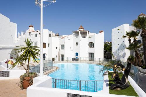 Home2Book Party Duplex with Pool in Las Américas