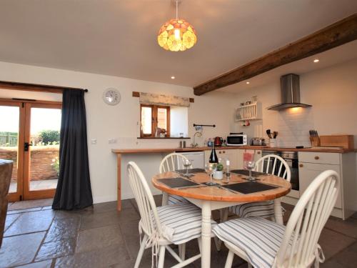 Kuchyň nebo kuchyňský kout v ubytování 1 Bed in Taunton BARTC