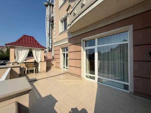 Sofievsky Posad Hotelにあるバルコニーまたはテラス