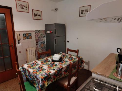 Η κουζίνα ή μικρή κουζίνα στο casa MaGa25