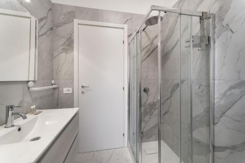Bilik mandi di Lambrate Suite - 200 meters from the Station