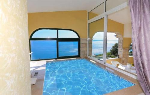 Πισίνα στο ή κοντά στο Lovely Home In Jesenice With Sauna