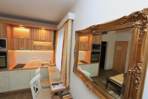 Hotel Kollerhofにあるキッチンまたは簡易キッチン