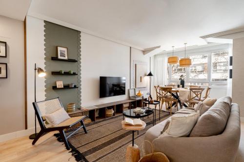 Theodosi - 3 bedrooms and balcony in Nueva España