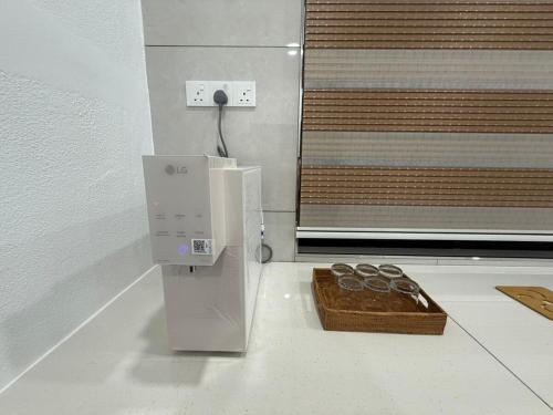 a box of chocolates on the floor in a room at Happy Guest House Taman Cowin Nibong Tebal 开心民宿Taman Cowin高渊区 in Nibung Tebal