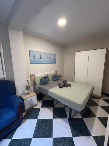 CALU Homes cerca de estación de tren