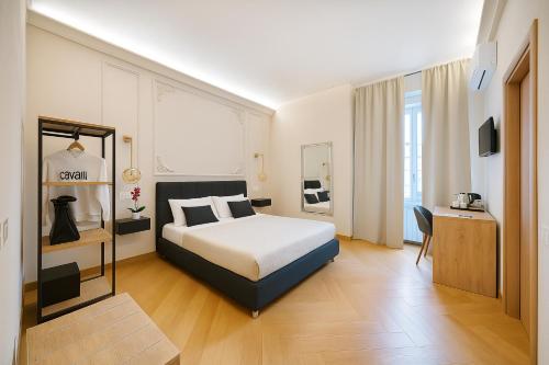 a hotel room with a bed and a desk at Sea Pearl Luxury Rooms in La Spezia