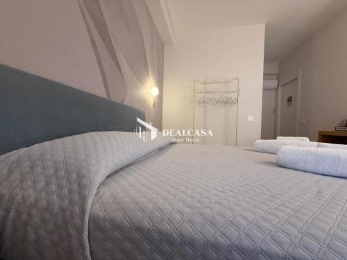 a bedroom with two beds in a room at DEALCASA Guest House in Nuoro