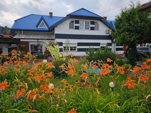 a house with a field of flowers in front of it at Willa Rudnik in Grudziądz