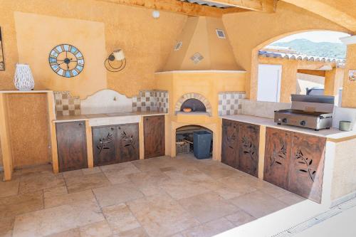 Dapur atau dapur kecil di Le clos d'Amélie