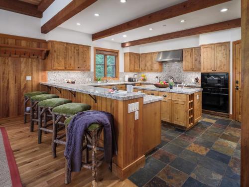 Kuchyň nebo kuchyňský kout v ubytování RMR: Granite Ridge Lodge 3217 in Teton Village