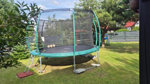 Zona de juegos infantil en Domek Konrad - balia ogrodowa dodatkowo płatna