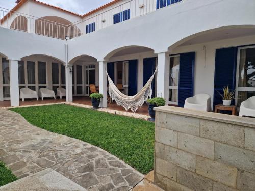 Κήπος έξω από το L'Oasis Palm Beach House