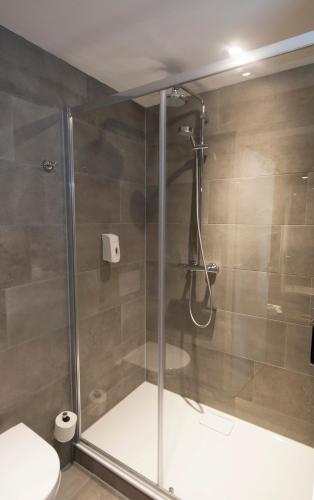 Ένα μπάνιο στο Hotel De Zoete Inval Haarlemmerliede