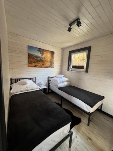 Postel nebo postele na pokoji v ubytování Zacisze Mogielicy-Domki w Beskidzie Wyspowym