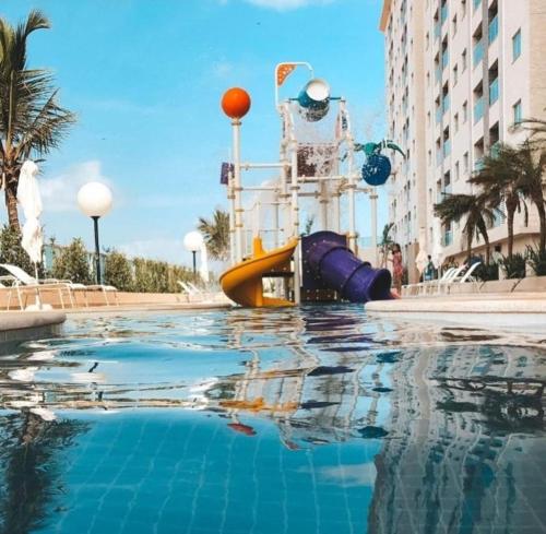 a pool with a water slide in a resort at S&F apartamentos em Salinas Park, Exclusive ou Premiun in Salinópolis