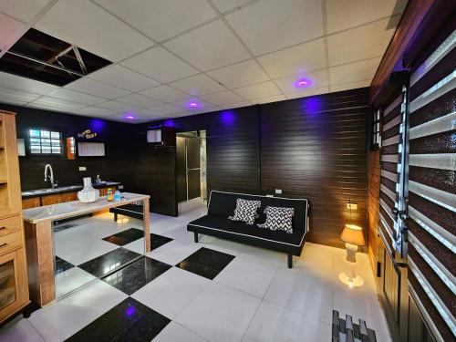 Χώρος καθιστικού στο The Studio of Praise