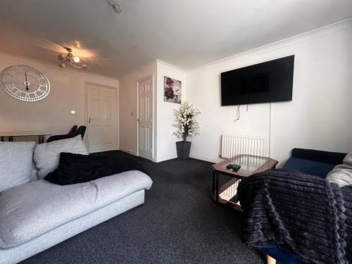 a living room with a couch and a tv at Exotic Maidstone Home in Maidstone