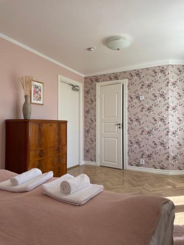 a bedroom with two towels sitting on a bed at Pensionat Haga Öland in Löttorp