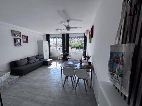 Spacious, two-storey apartment Paraíso Del Mar with pool