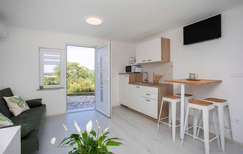 Nice Apartment In Labin With Wifi