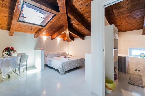 a bedroom with a bed and a table in a room at Casa Vacanza Diadema in Matera