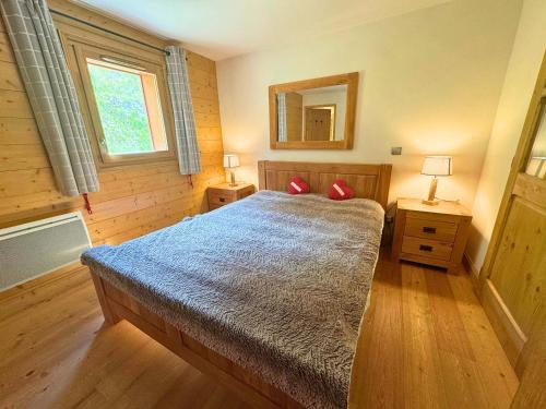 Ένα ή περισσότερα κρεβάτια σε δωμάτιο στο Bel Appartement 6 Pers. Ski aux Pieds, 1ère Ét. Terrasse 83m², Parking, Wifi, St Martin de Belleville - FR-1-452-194