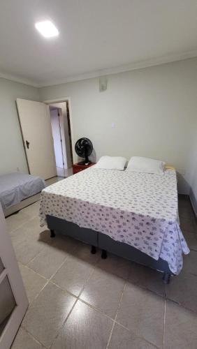 Katil atau katil-katil dalam bilik di Casa Clorophila, suíte com varanda para 4 pessoas