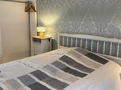 Postel nebo postele na pokoji v ubytování Gîte Coeur de broéliande