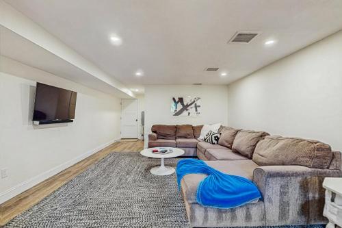 a living room with a couch and a tv at Saggie Beach Hideaway in Sagamore Beach