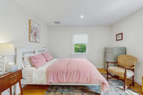 a bedroom with a bed and a desk and a chair at Saggie Beach Hideaway in Sagamore Beach