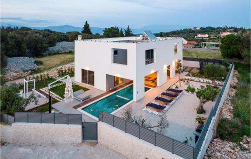 Το κτήριο όπου στεγάζεται  η παραθεριστική κατοικία