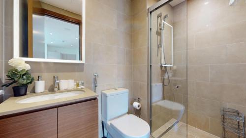 Koupelna v ubytování Creek Vistas - Elegant One Bedroom in Meydan